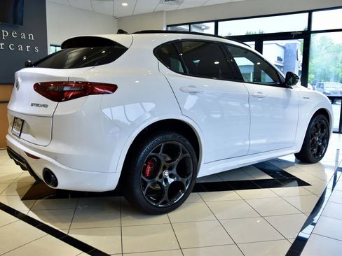Used 2022 Alfa Romeo Stelvio Veloce AWD/4WD image 6