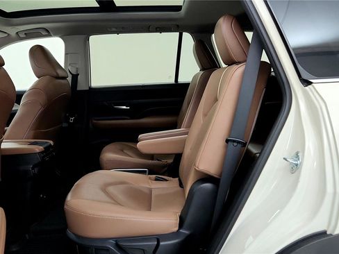 Used 2024 Toyota Grand Highlander Platinum image 22