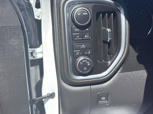 Used 2021 Chevrolet Silverado 1500 LT AWD/4WD image 16