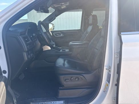 Used 2024 Chevrolet Suburban LT RWD image 10