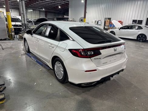 Used 2022 Honda Civic Sport Touring image 2