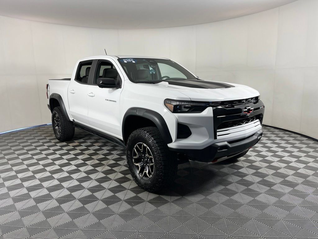 Certified 2024 Chevrolet Colorado ZR2 w/ ZR2 Convenience Package III AWD/4WD image 19