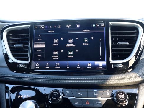New 2027 Chrysler Pacifica Limited AWD/4WD image 23