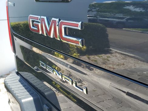 Used 2023 GMC Sierra 1500 Denali w/ Denali Reserve Package AWD/4WD image 9