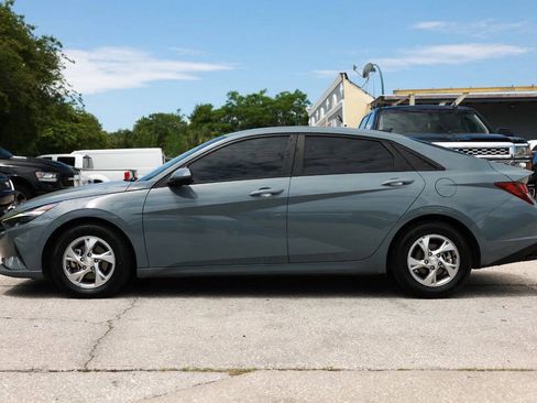 Used 2021 Hyundai Elantra SE FWD image 11