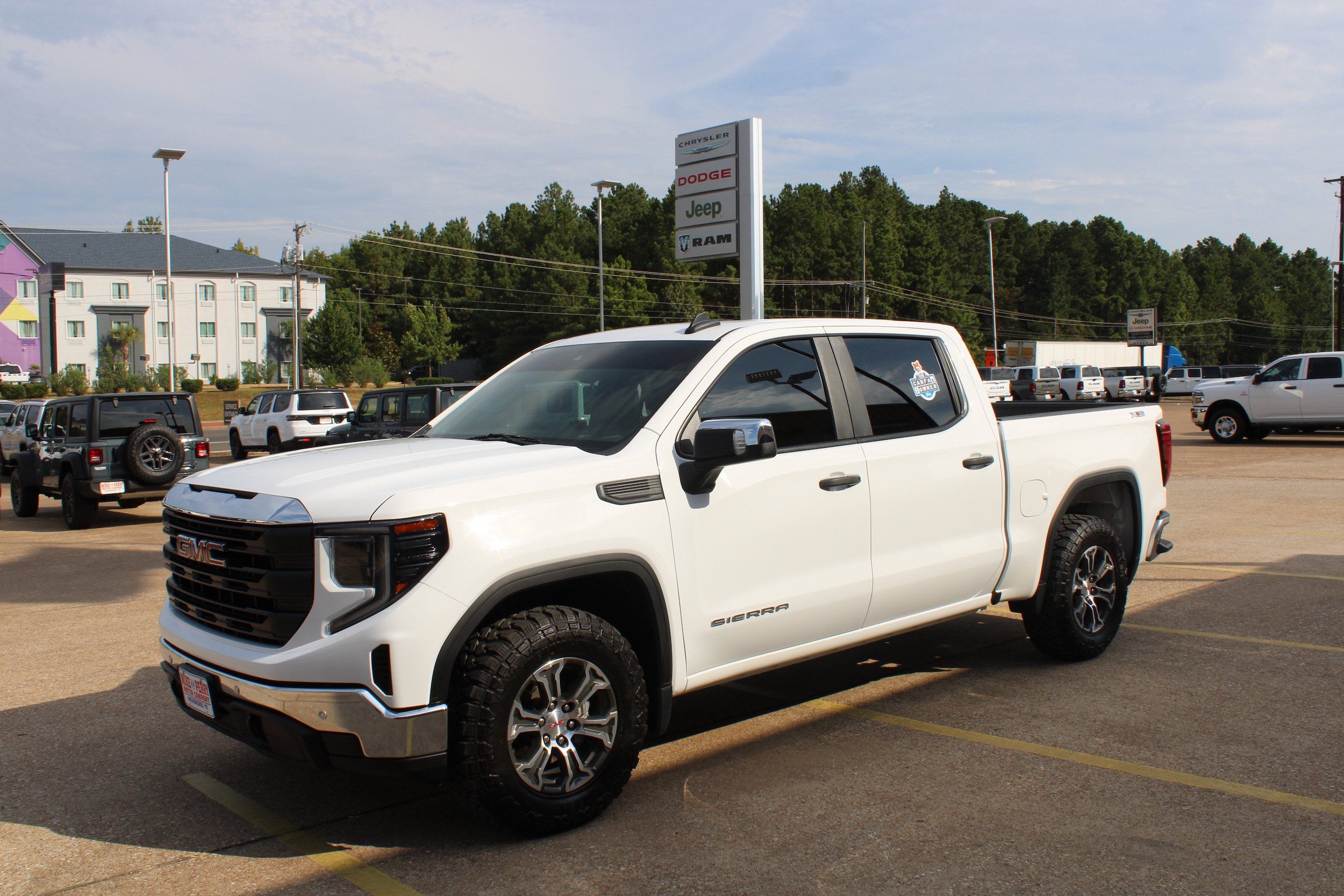Used 2024 GMC Sierra 1500 Pro w/ Pro Value Package AWD/4WD image 1