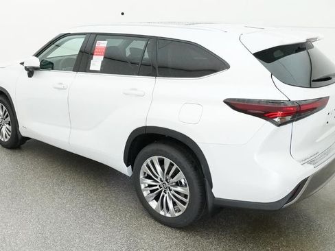 New 2026 Toyota Highlander Platinum AWD/4WD image 5