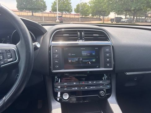 Used 2017 Jaguar F-PACE Prestige AWD/4WD image 15