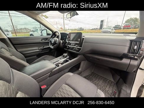 Used 2023 Nissan Pathfinder SV w/ SV Premium Package image 9