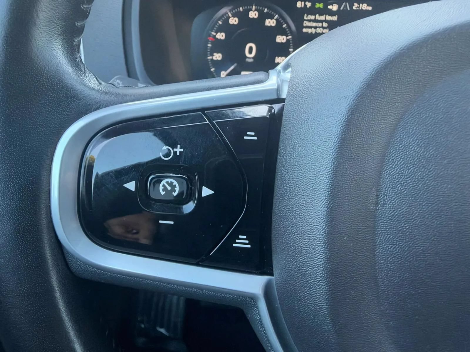 Used 2018 Volvo XC90 T6 Momentum w/ Convenience Package AWD/4WD image 29