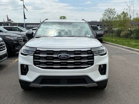 Used 2026 Ford Explorer Active w/ Active Comfort Package AWD/4WD image 2