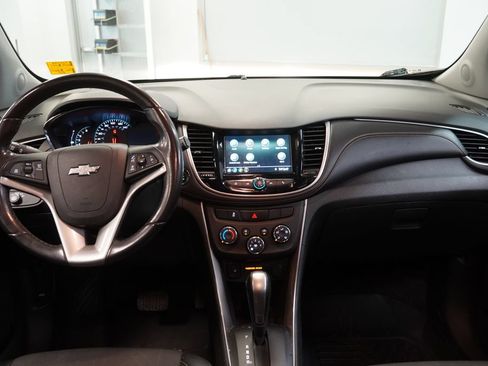 Used 2019 Chevrolet Trax LT w/ LT Convenience Package AWD/4WD image 8