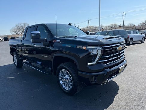 Used 2024 Chevrolet Silverado 3500 LTZ w/ LTZ Plus Package image 7