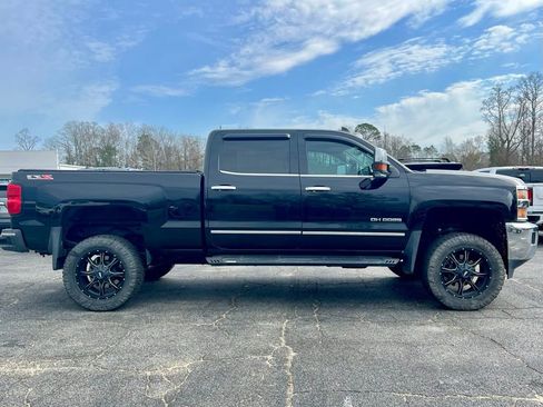 Used 2015 Chevrolet Silverado 2500 LTZ w/ LTZ Plus Package image 2