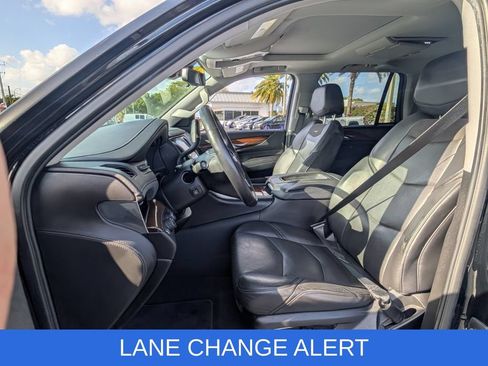 Used 2020 Cadillac Escalade Luxury w/ Escalade Sport Edition AWD/4WD image 9