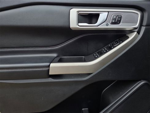 Used 2023 Ford Explorer Limited w/ Equipment Group 301A image 16