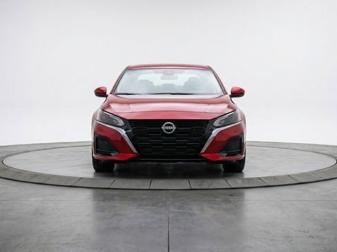 Used 2025 Nissan Altima 2.5 SV image 2