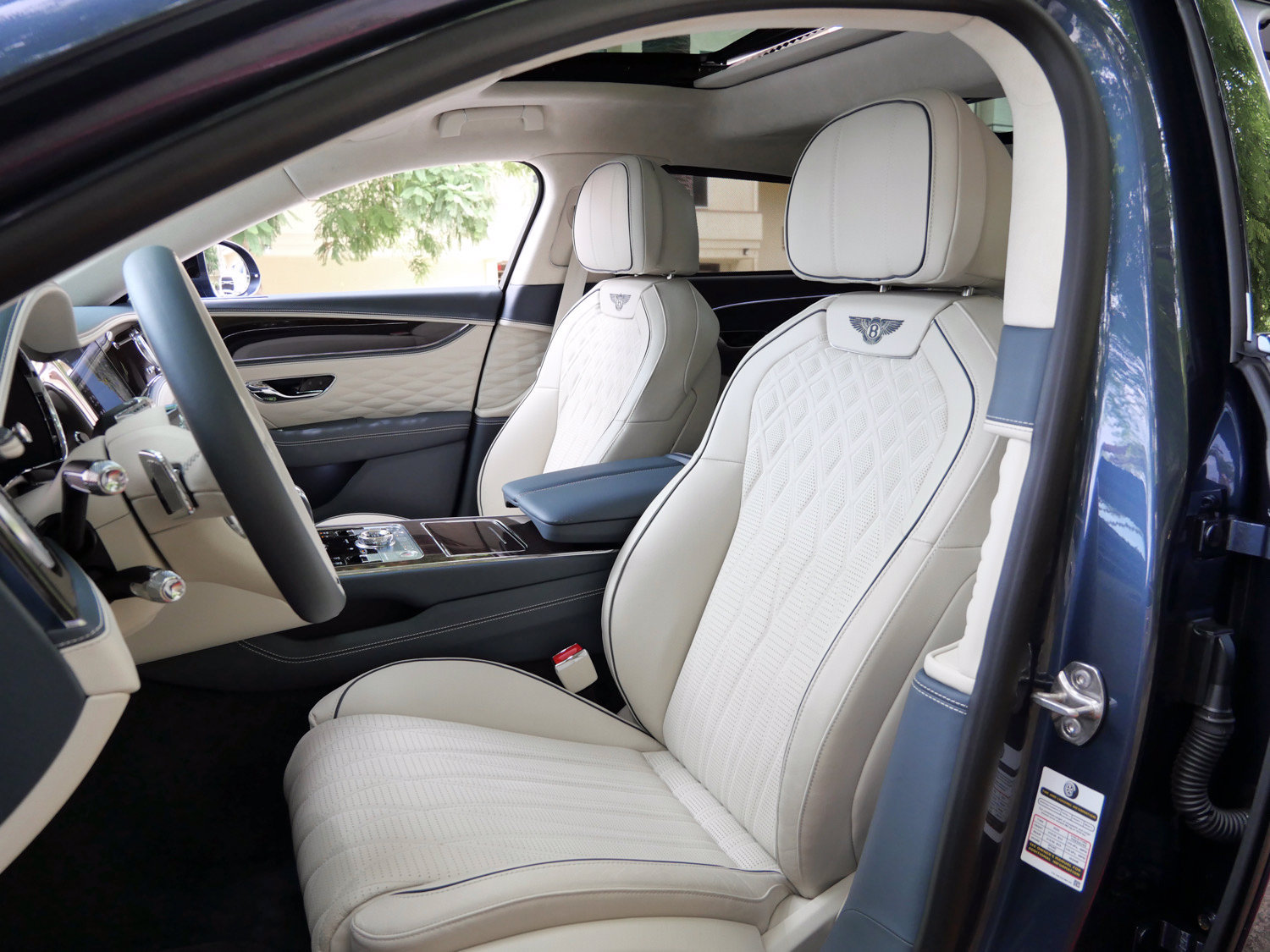 Used 2023 Bentley Flying Spur Azure AWD/4WD image 17