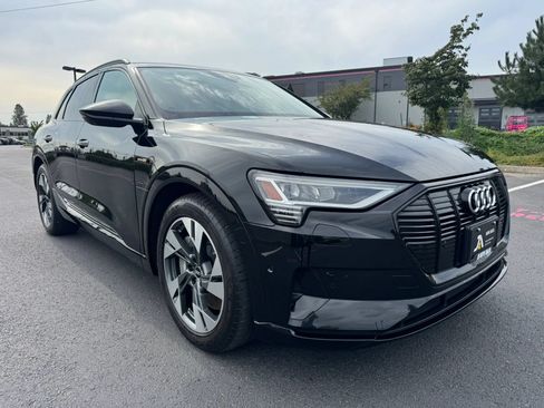 Used 2022 Audi e-tron Premium w/ Convenience Plus Package AWD/4WD image 2