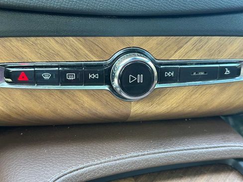 Used 2022 Volvo XC90 T6 Momentum w/ Advanced Package AWD/4WD image 29