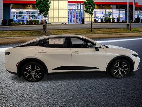 Used 2024 Toyota Crown XLE image 5