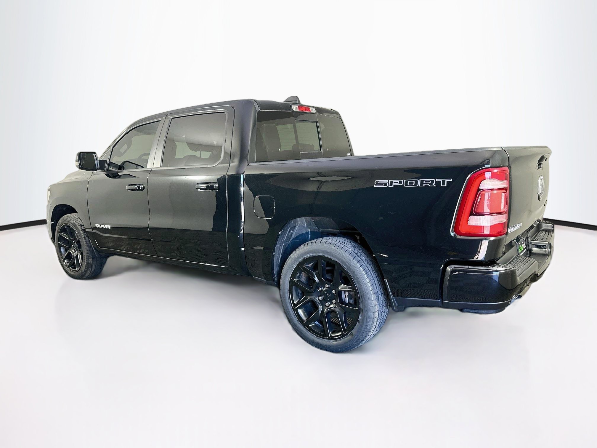 Used 2023 RAM 1500 Laramie AWD/4WD image 5