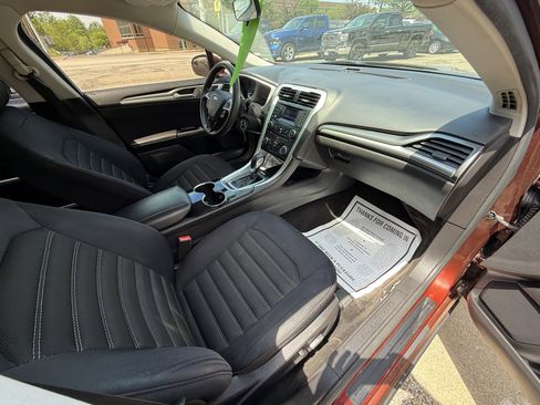 Used 2015 Ford Fusion SE FWD image 18
