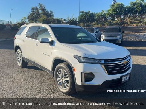 Used 2023 Chevrolet Traverse LT FWD image 3