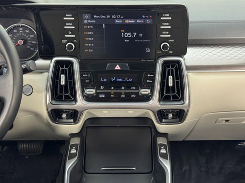 Used 2021 Kia Sorento S image 21