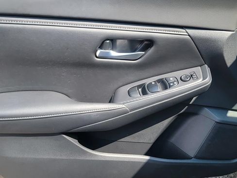 Used 2022 Nissan Sentra SV w/ Lighting Package FWD image 11