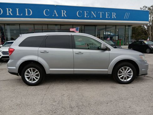 Used 2017 Dodge Journey SXT w/ Comfort/Convenience Group image 8