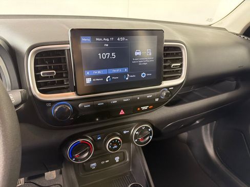 Used 2026 Hyundai Venue SE FWD image 14