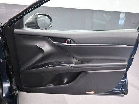 Used 2019 Toyota Camry LE FWD image 36