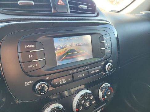Used 2016 Kia Soul ! FWD image 13