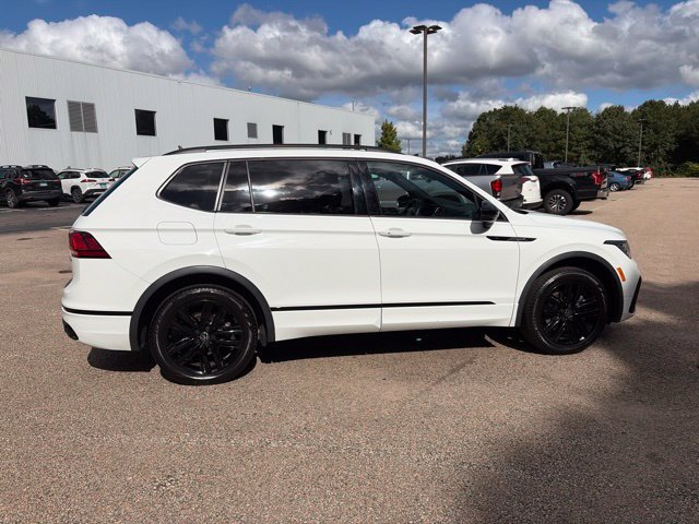 Used 2022 Volkswagen Tiguan SE R-Line AWD/4WD image 8