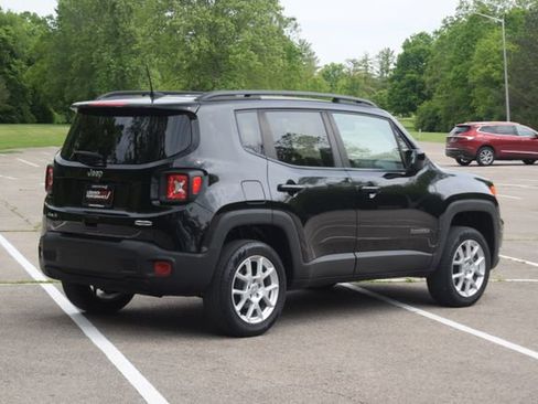 Used 2019 Jeep Renegade Latitude w/ Cold Weather Group AWD/4WD image 23