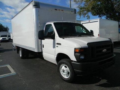 Used 2014 Ford E-350 and Econoline 350 Super Duty RWD image 9