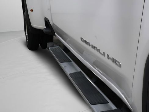 Used 2025 GMC Sierra 3500 Denali w/ Denali Reserve Package image 32