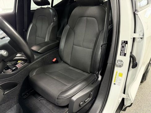 Used 2020 Volvo XC40 T5 Momentum w/ Premium Package image 22