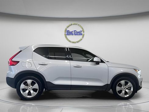Used 2022 Volvo XC40 T5 Momentum AWD/4WD image 6