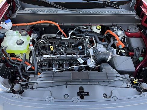 New 2025 Ford Maverick XLT image 9