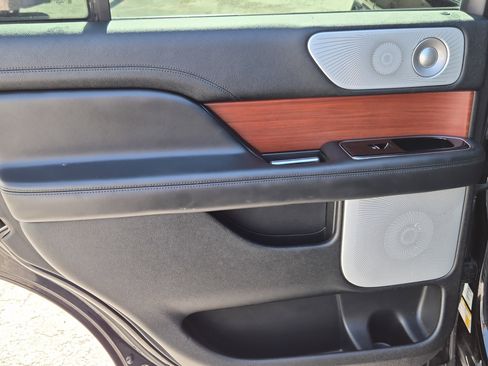 Used 2020 Lincoln Navigator Reserve w/ Equipment Group 208A Reserve image 18