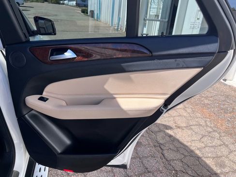 Used 2018 Mercedes-Benz GLE 550e 4MATIC image 25