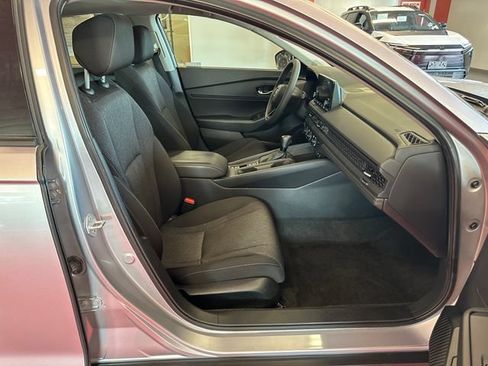 Used 2023 Honda Accord EX image 16