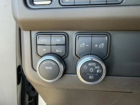 Used 2021 GMC Yukon SLT w/ SLT Luxury Package image 38