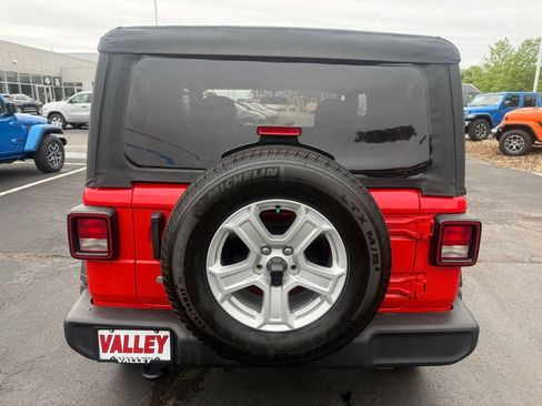 Certified 2019 Jeep Wrangler Sport AWD/4WD image 5