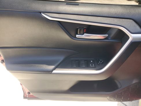 Used 2021 Toyota RAV4 XLE image 18