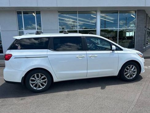Used 2020 Kia Sedona EX FWD image 3