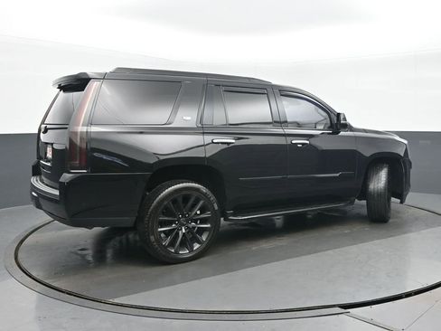 Used 2020 Cadillac Escalade Luxury w/ Escalade Sport Edition image 3