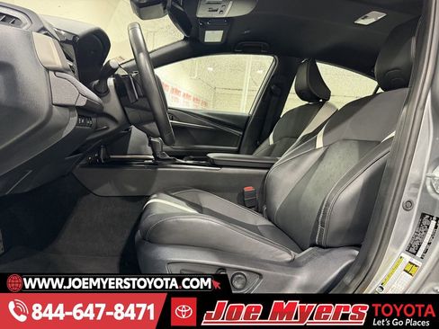 Used 2025 Toyota Camry SE w/ Convenience Package image 27